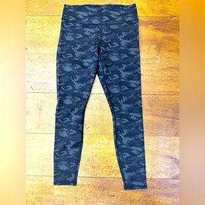 FABLETICS | Legging | Camo | Medium | 6-8